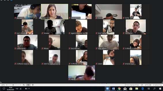 תלמידים בשיעור הכנה לבגרות בזום